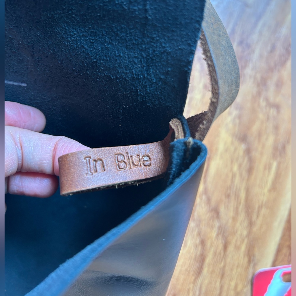 In Blue Black Leather Handmade Crossbody Bag - Picture 5 of 10